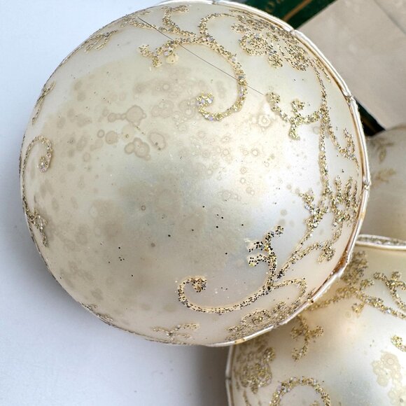 Krebs Glass Victorian Christmas Ornament Set Of 4 Cream Gold Glitter Vtg 2.5" - Picture 4 of 16